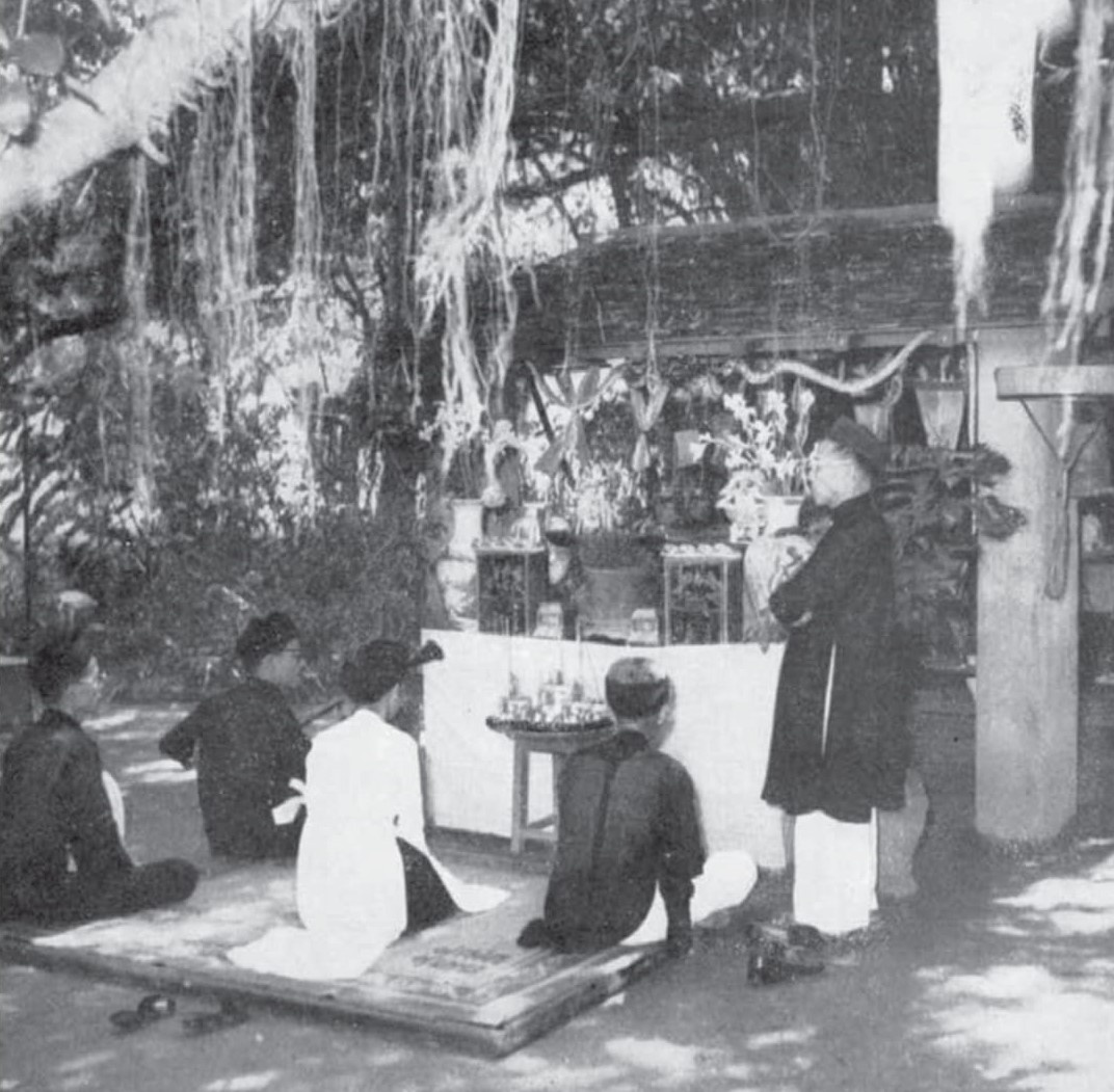 Anh hau dong the ky truoc anh 9