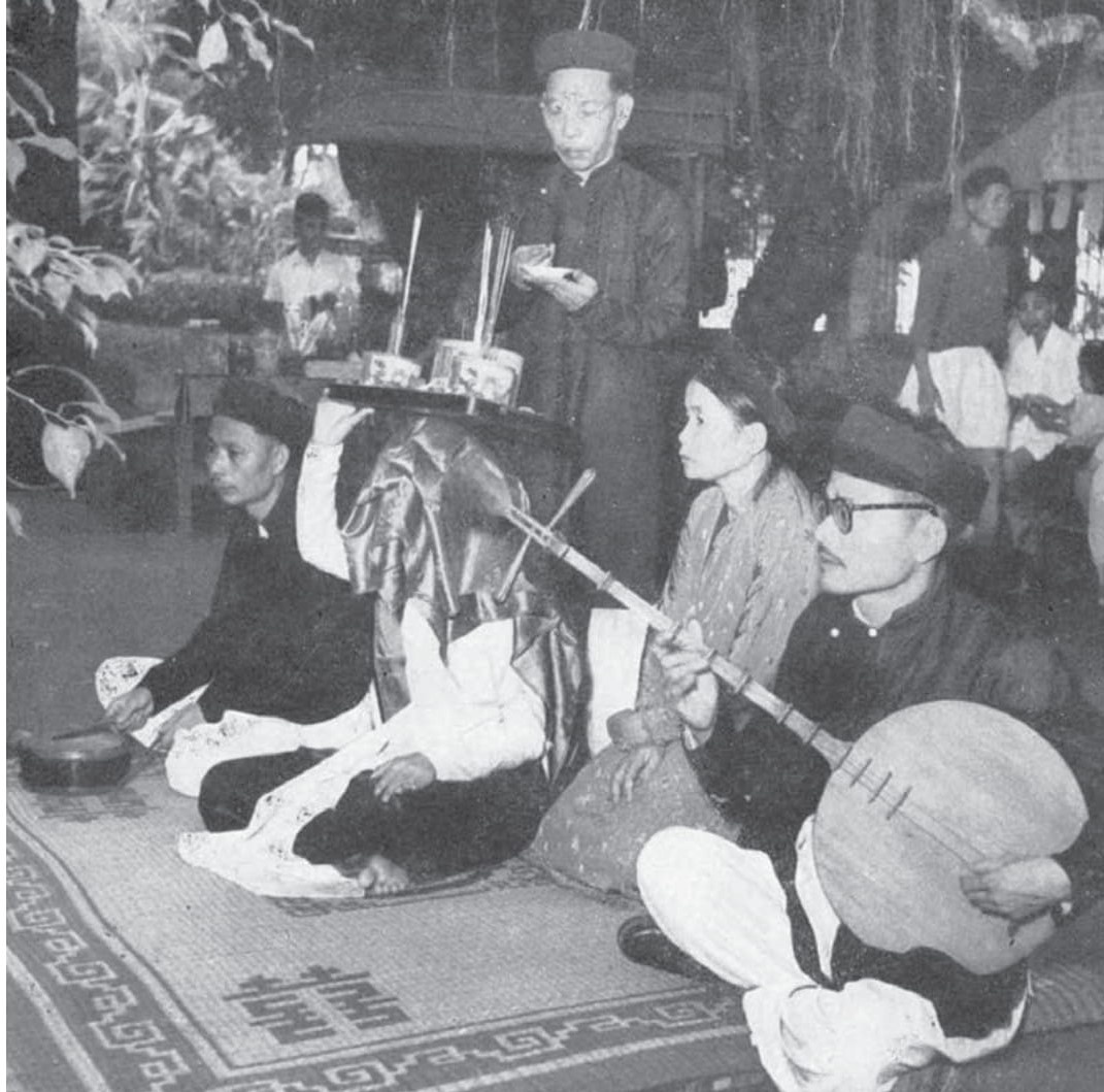 Anh hau dong the ky truoc anh 10