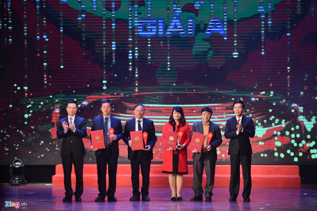 Giai thuong Sach Quoc gia xem xet co them giai khuyen khich hinh anh