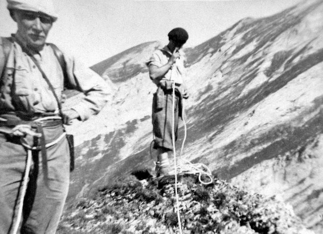 Nha dia chat Phap o Viet Nam trai long trong 'Cho cu sua...' hinh anh