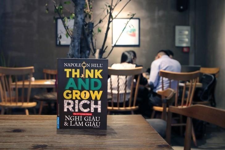 Tranh luan ban quyen sach Nghi giau lam giau anh 1