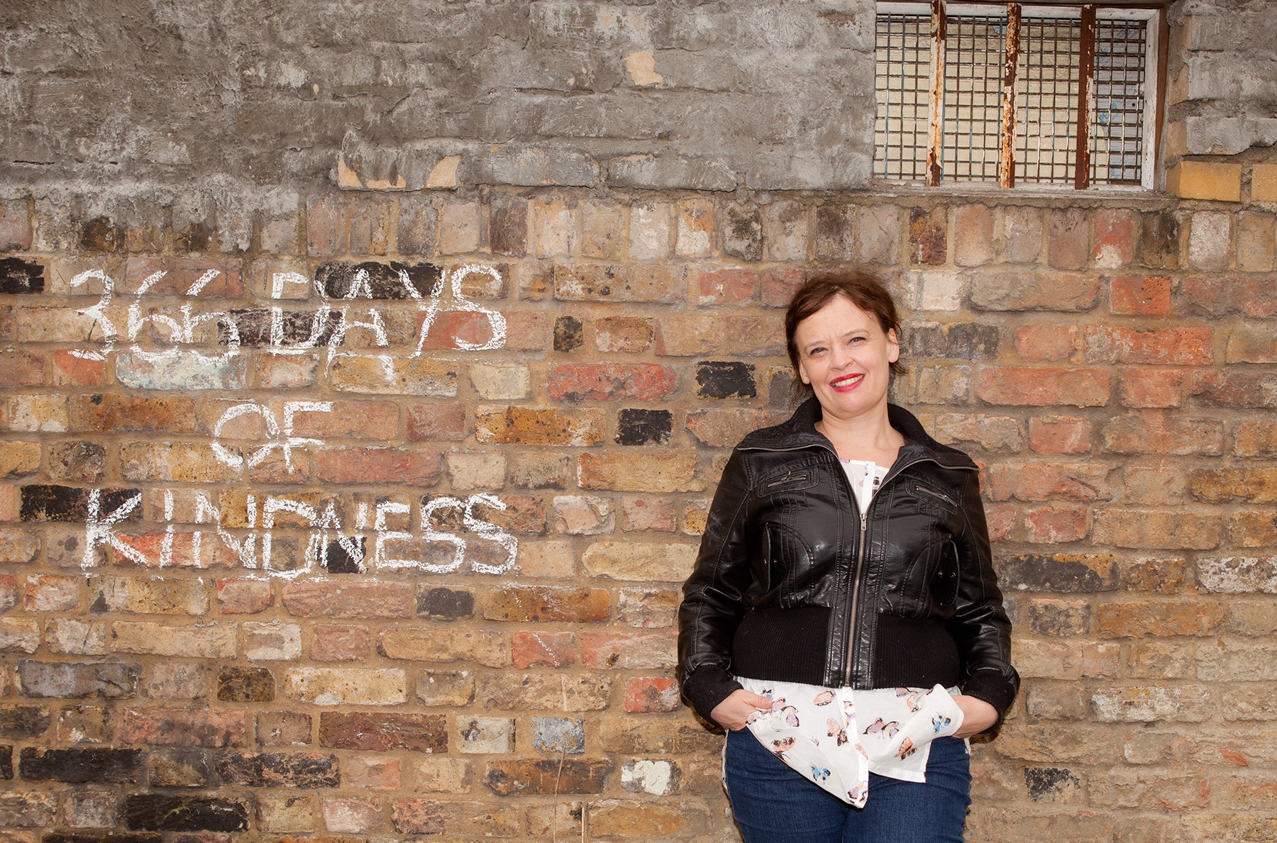 Chuyen nguoi phu nu danh ca nam de lam viec tu te cho nguoi la hinh anh