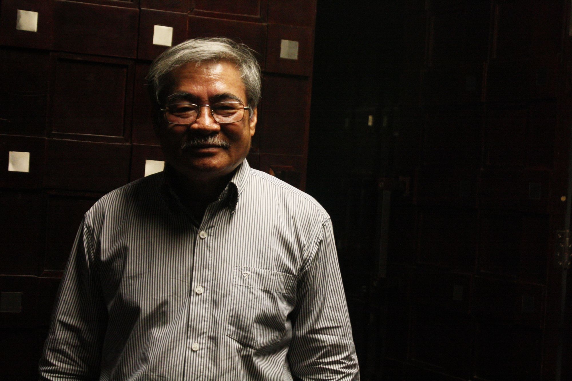 Nha tho Nguyen Duy: ‘Vo diu ta tung bac thang mon’ hinh anh