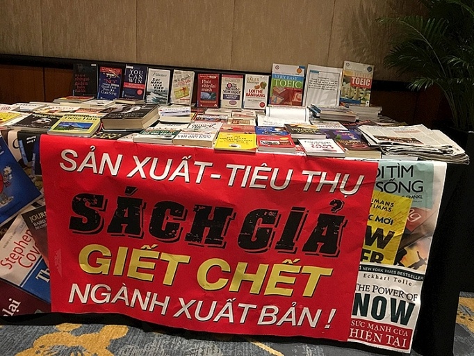 'Sale khung' va me tran sach gia tren cac fanpage mang xa hoi hinh anh