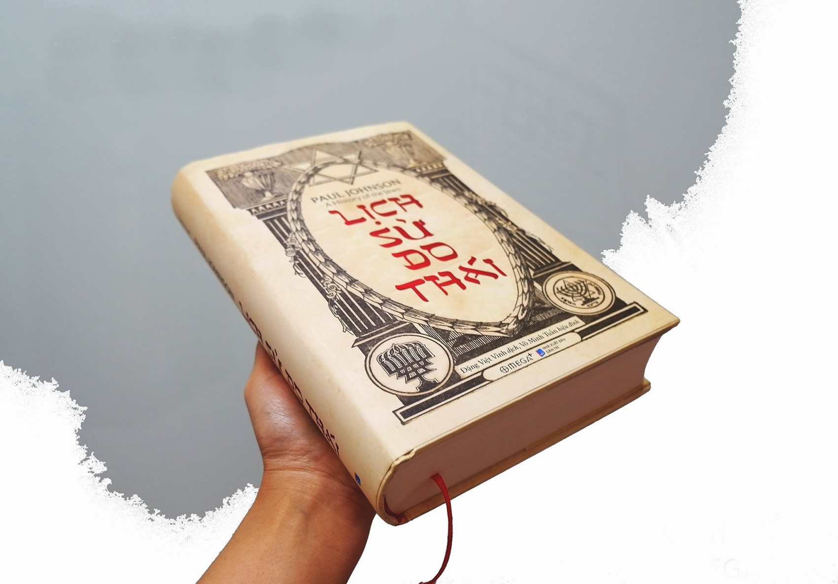 Cuon sach su gan 900 trang tai ban sau 10 ngay phat hanh hinh anh