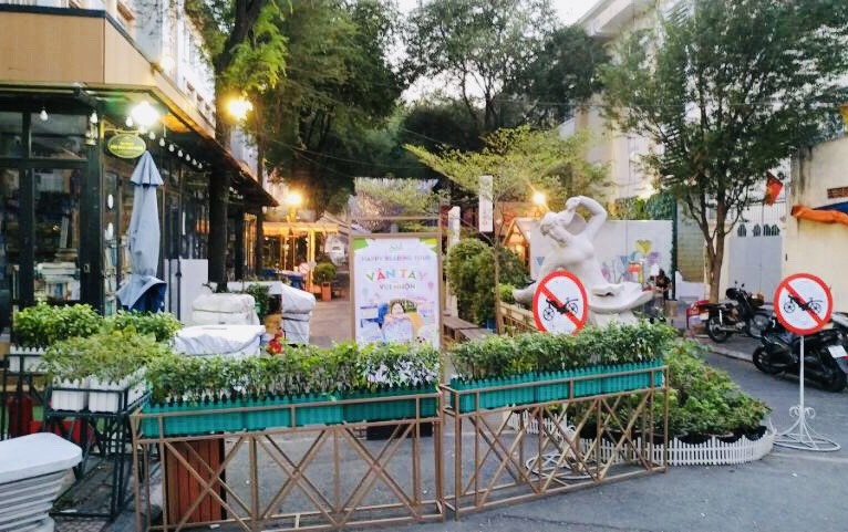 Pho sach Ha Noi, Duong sach TP.HCM dong cua vi Covid-19 hinh anh