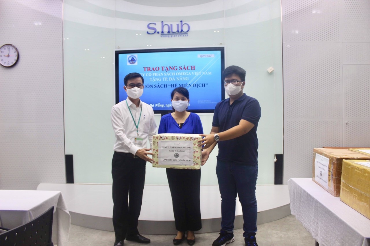Tang sach ‘He mien dich’ cho thanh pho Da Nang hinh anh