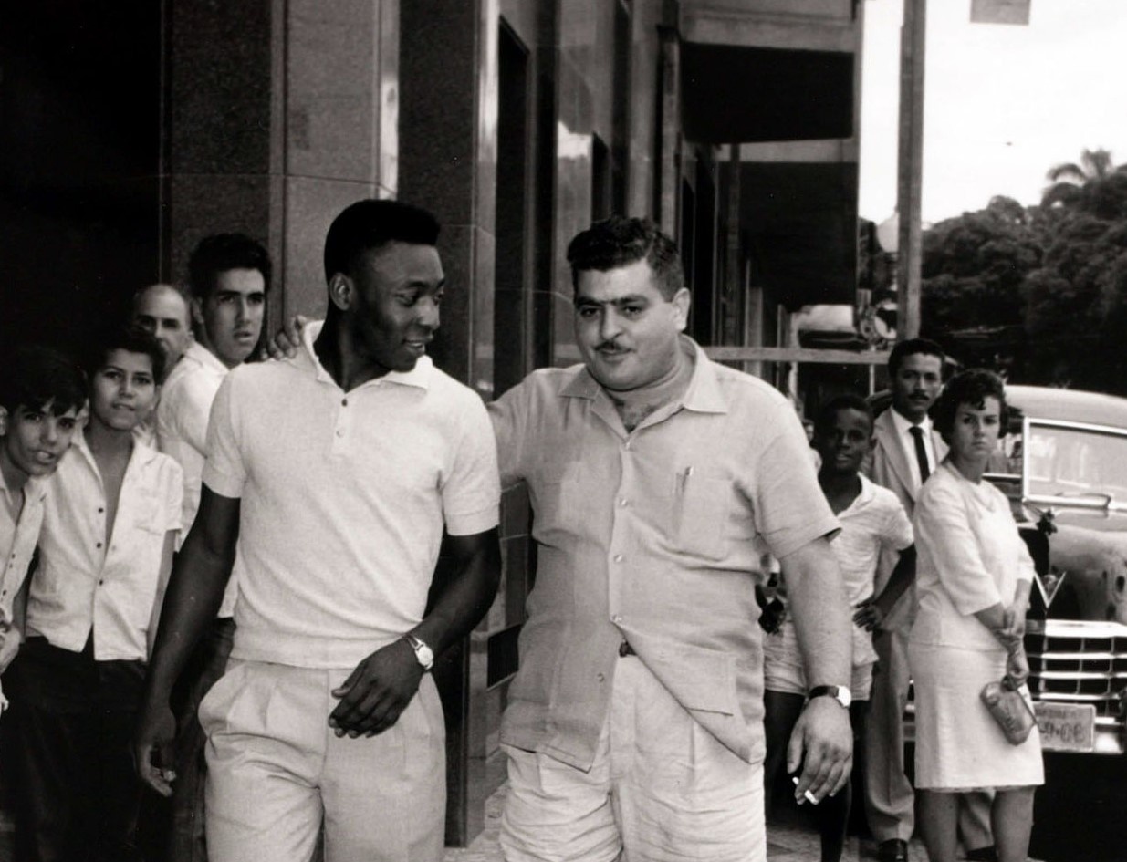 Vua bong da Pele tung kinh doanh thua lo ra sao? hinh anh