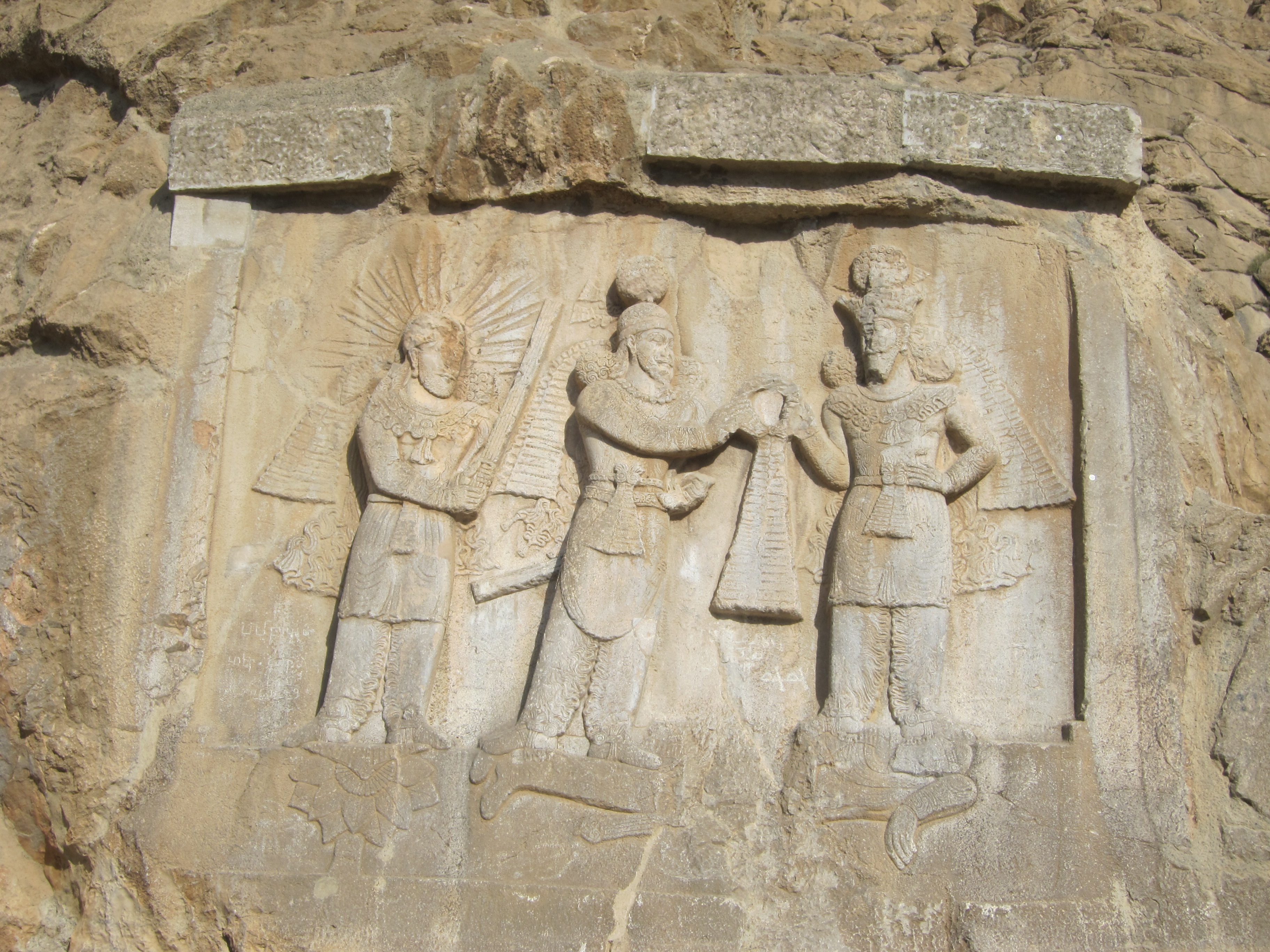 Vet tich tren da ghi lai giac mo cua hoang tu Ba Tu hinh anh