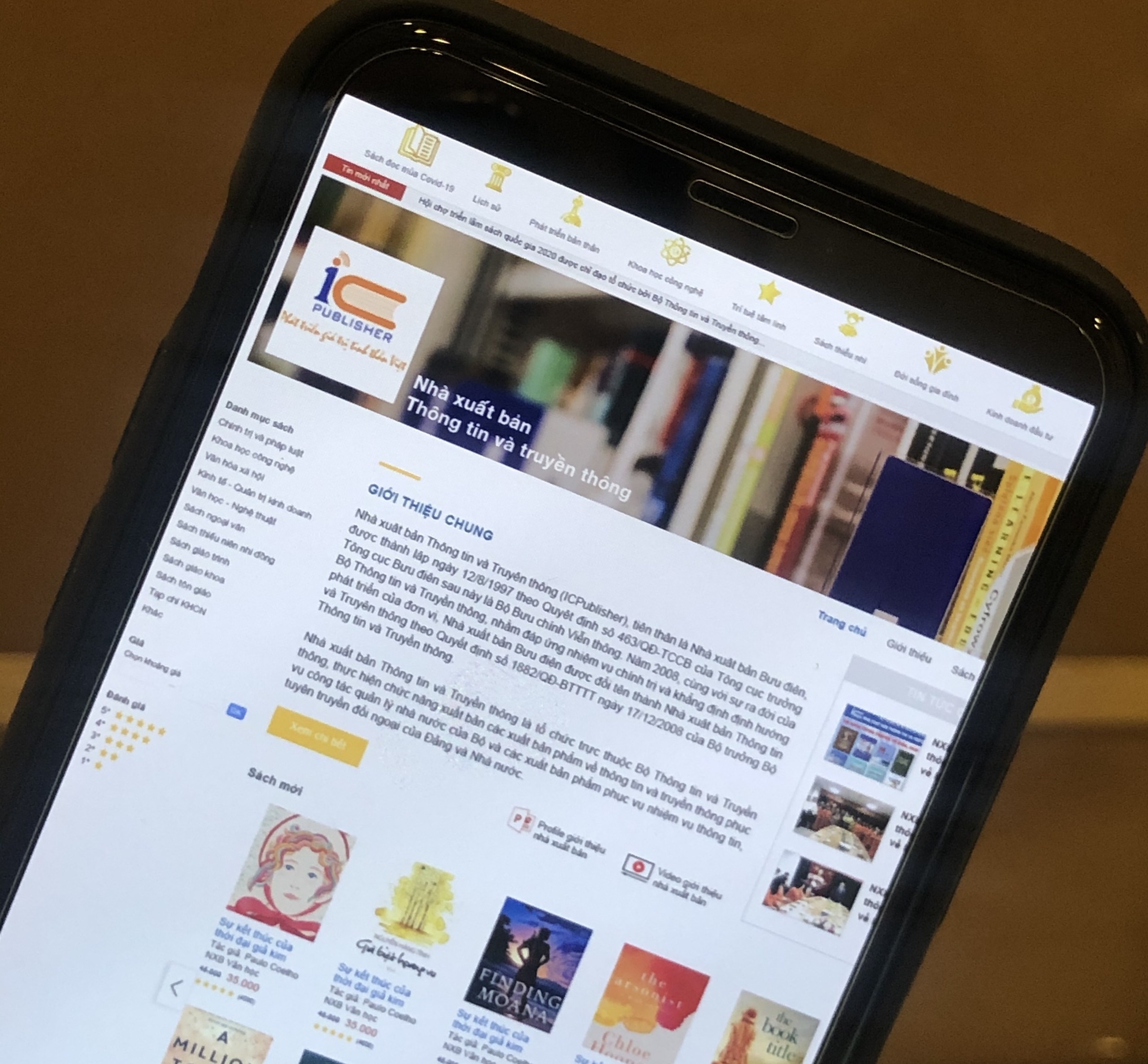 Gan 40 NXB cung hang nghin dau sach tham gia Hoi sach Quoc gia online hinh anh