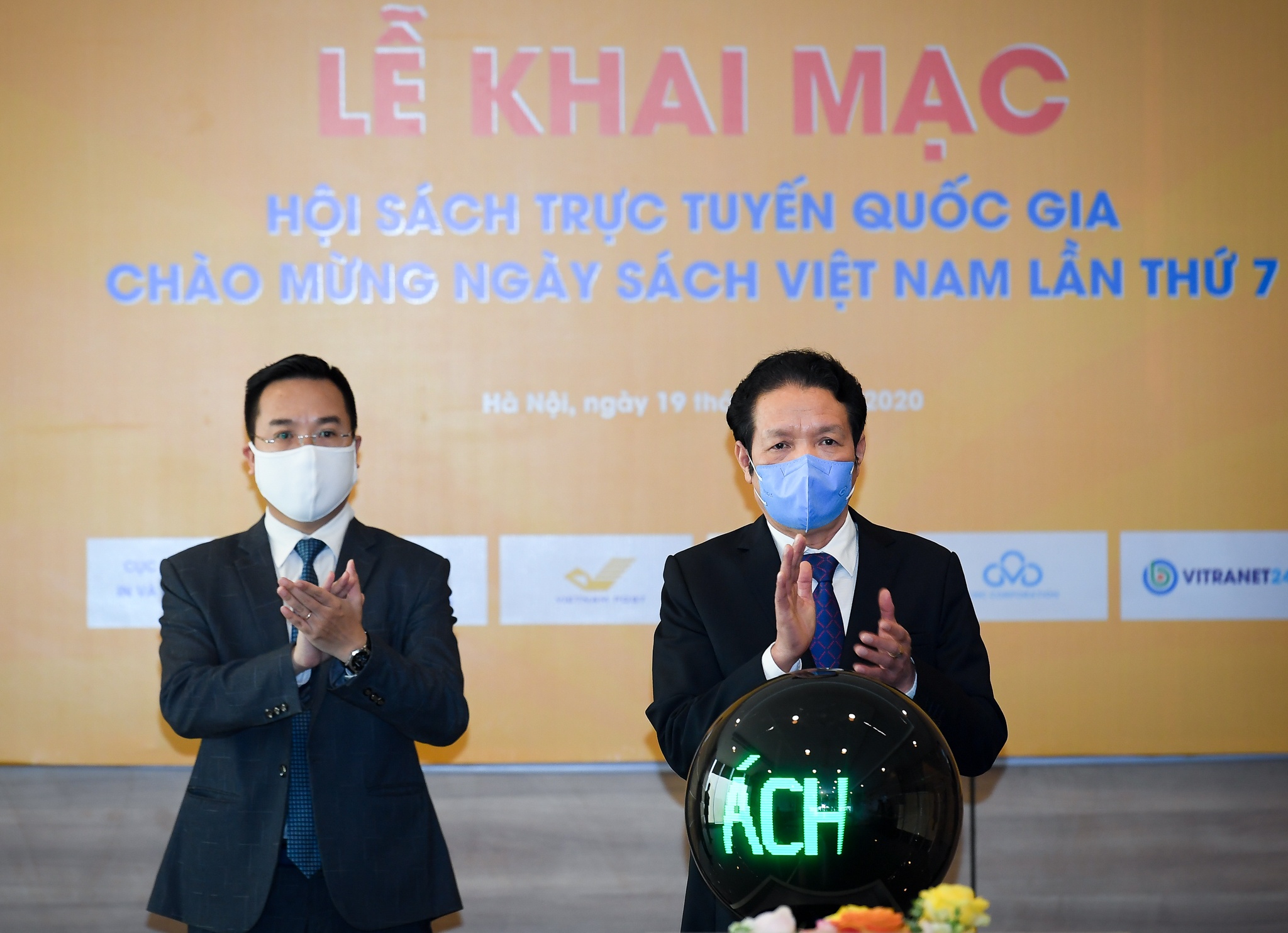 Khai mac Hoi sach truc tuyen quoc gia anh 3