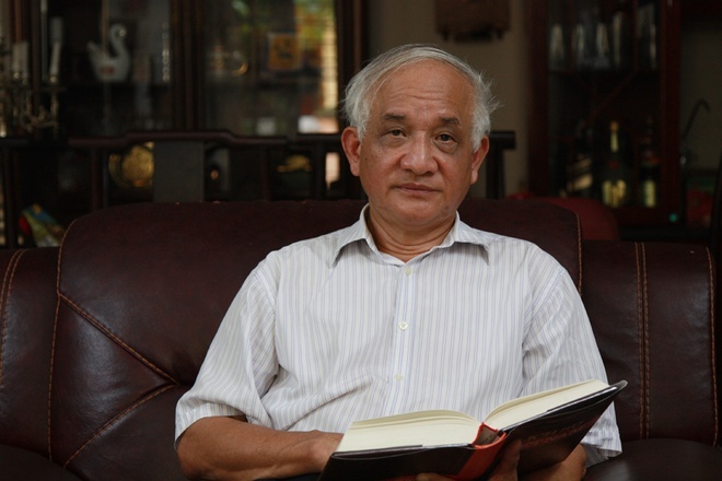 Tong chu bien bo su Viet 10.000 trang giao luu tai Hoi sach truc tuyen hinh anh