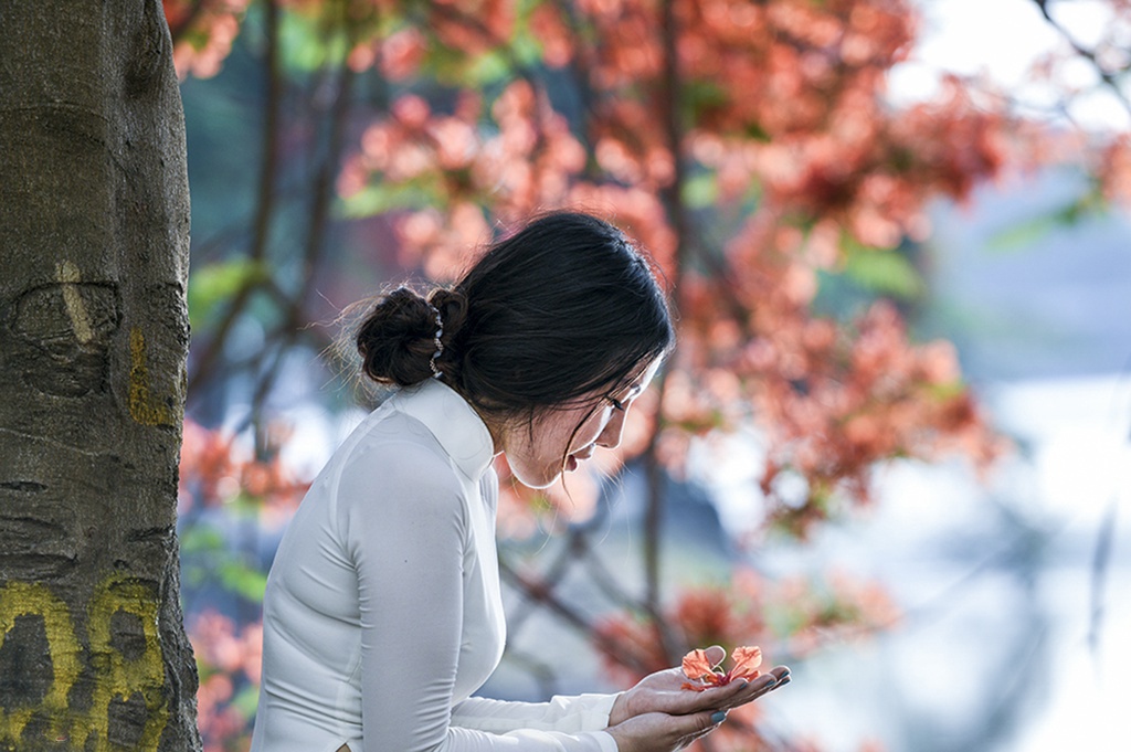 Tho: 'Trong em chin nhung mat troi thang nam' hinh anh