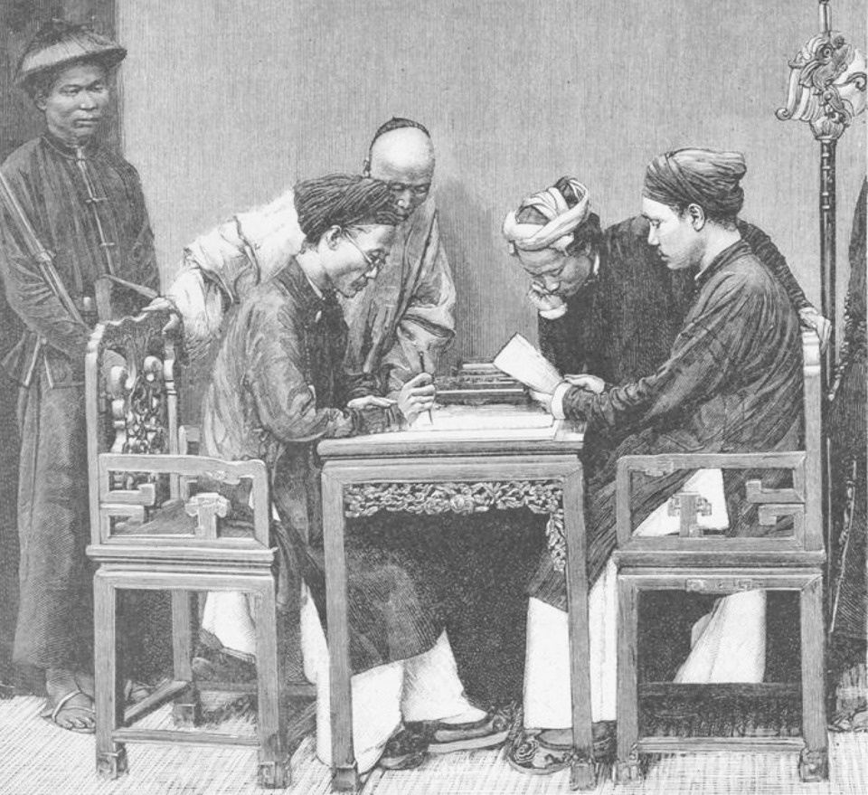 Ben trong ngoi nha giau o Ha Noi hon mot the ky truoc hinh anh