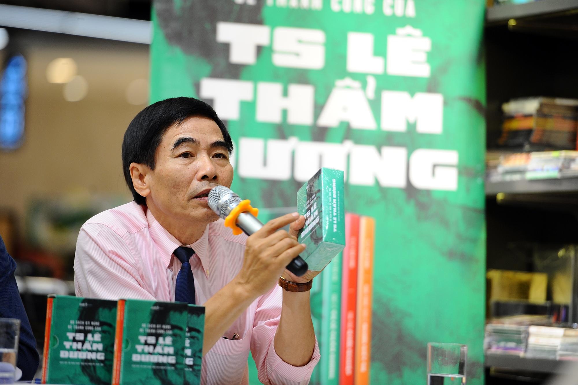 'Tien nhuan but viet sach rat it trong thu nhap cua toi' hinh anh