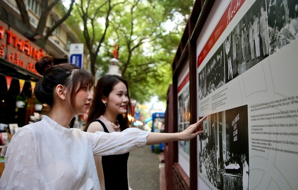 Duong sach TP.HCM chao he voi nhieu hoat dong phong phu hinh anh