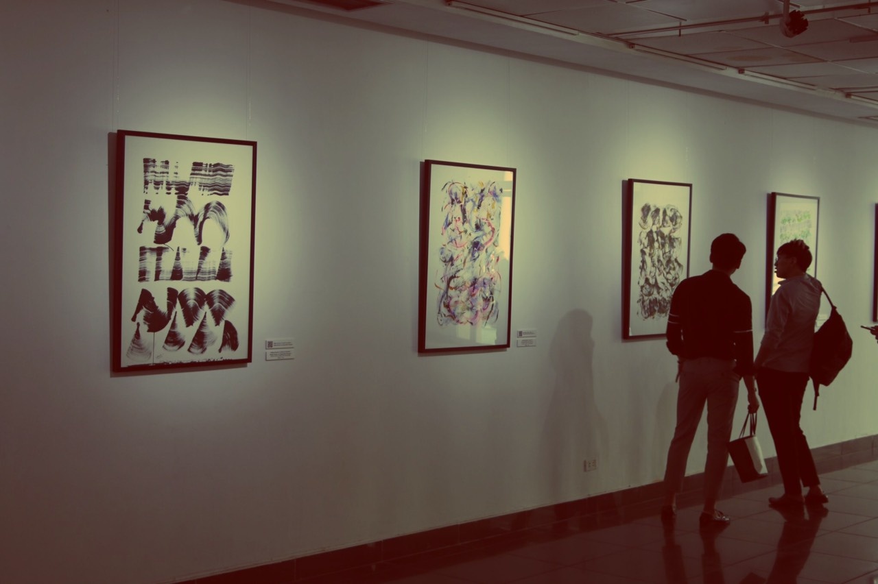 Thuong thuc nhung buc tranh 'biet phat nhac' o Ha Noi hinh anh