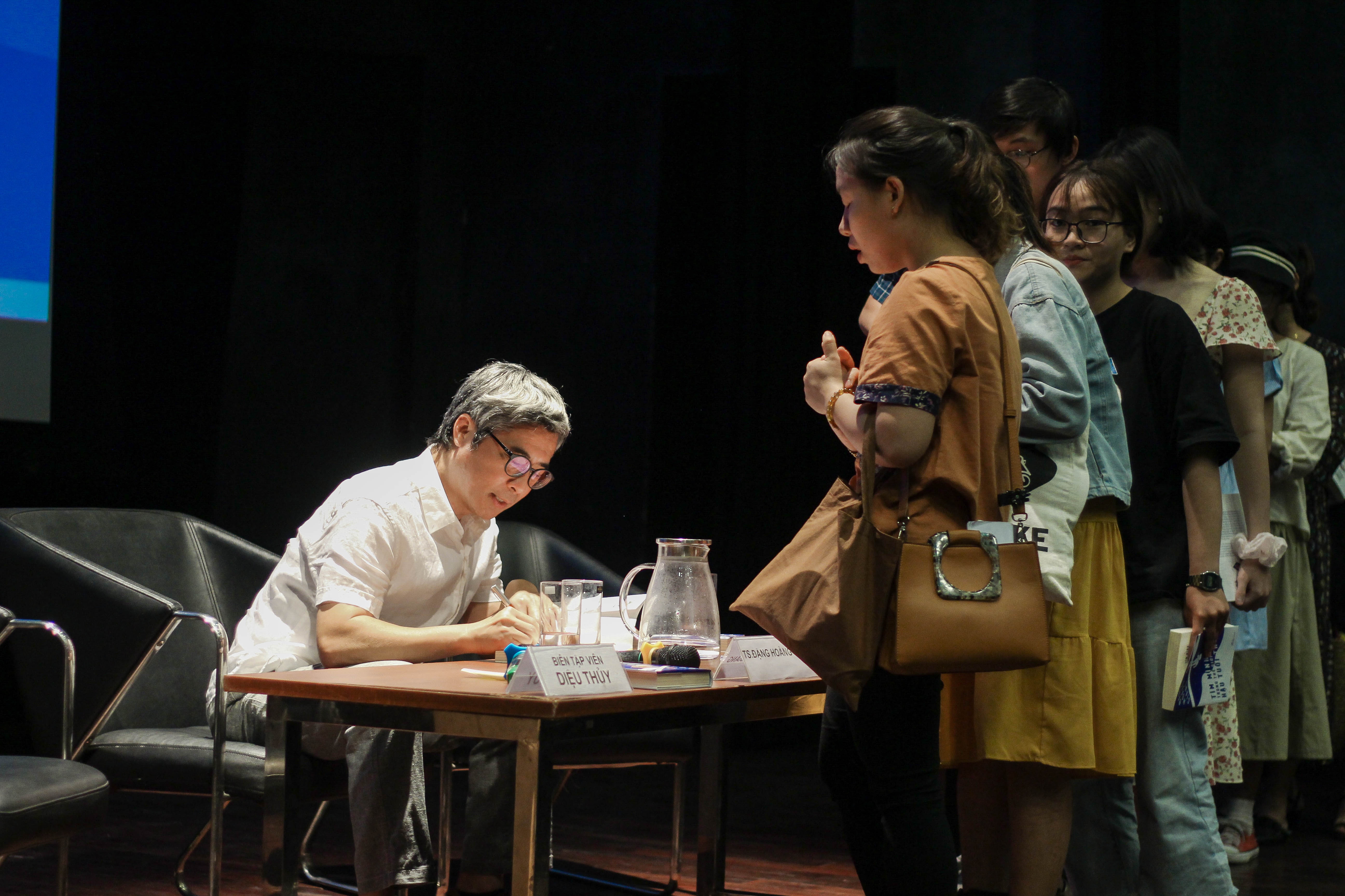 Tim minh trong the gioi hau tuoi tho anh 1