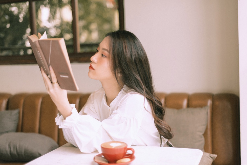 Hot girl noi 7 thu tieng: 'Tieng Anh khong kho, dung nhan nho' hinh anh