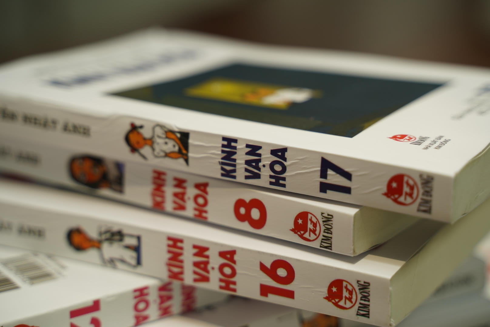 'SOS - van nan sach gia tran lan tren mang xa hoi' hinh anh