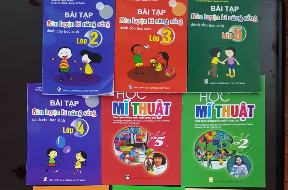 Kiem tra dot xuat, phat hien hang nghin cuon lam gia sach giao duc hinh anh