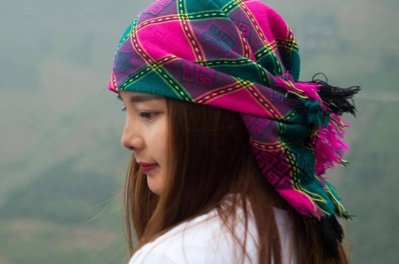 Chuyen bo con co gai nguoi Dao di thi dai hoc hinh anh