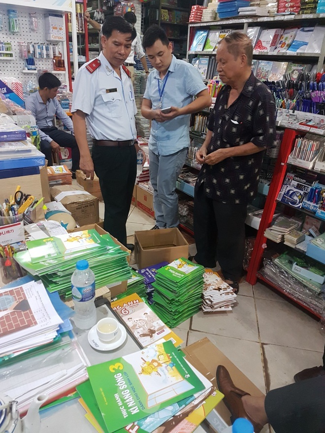 Manh tay voi sach lau anh 3