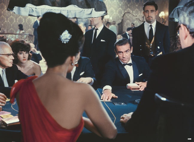 James Bond hao hoa tung chinh phuc ban doc Viet ra sao? hinh anh