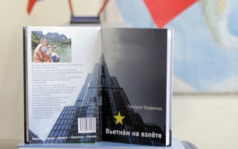 Tac gia Nga viet sach ve su phat trien cua Viet Nam hinh anh