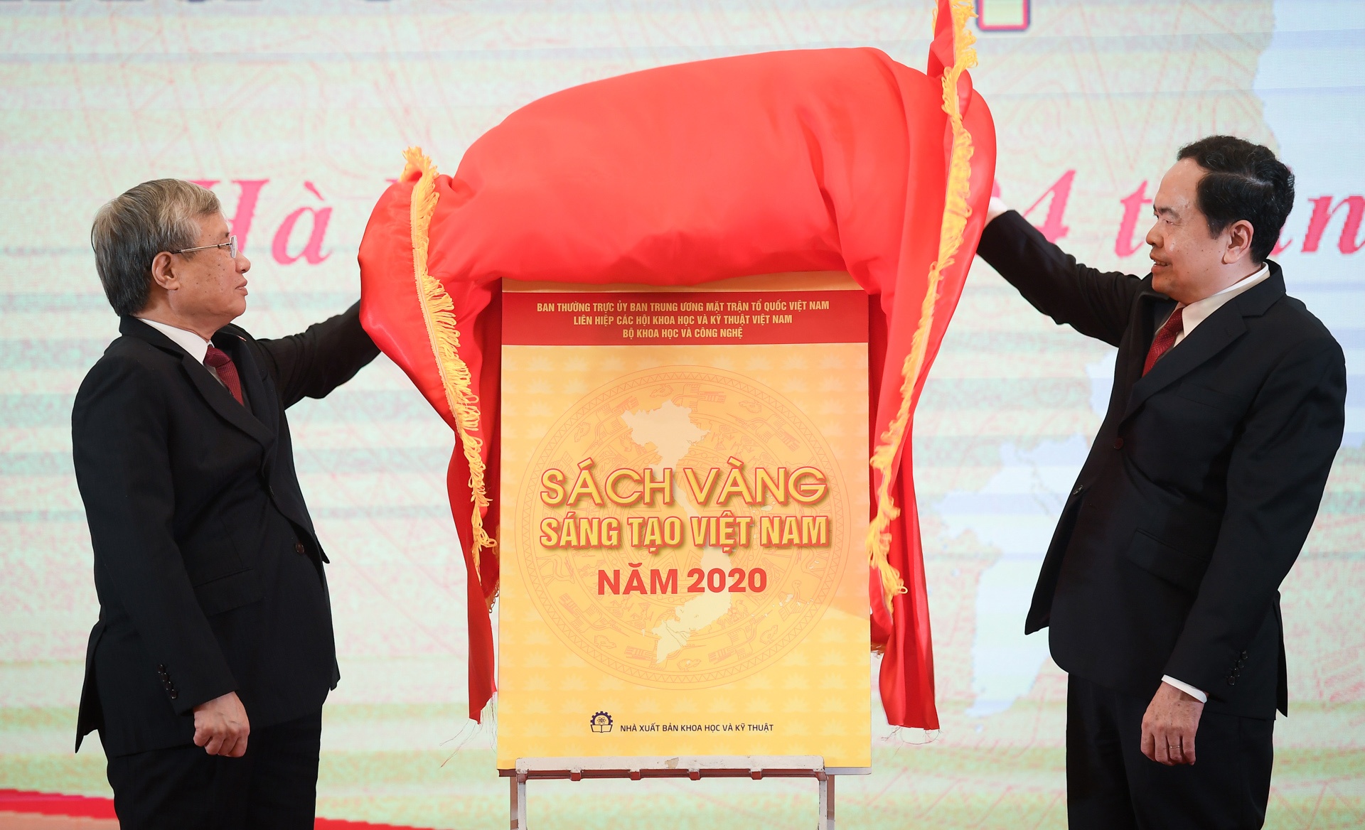 Ra mat 'Sach vang Sang tao Viet Nam nam 2020' hinh anh