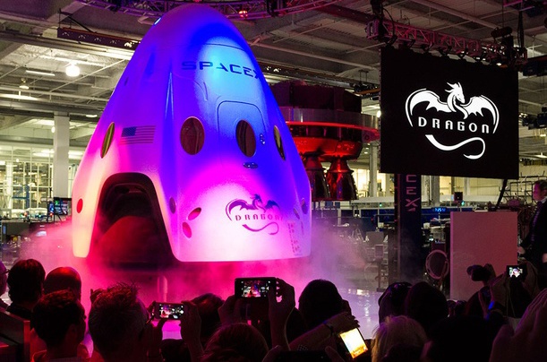 Tau khong gian Dragon cua Elon Musk duoc thiet ke ra sao? hinh anh