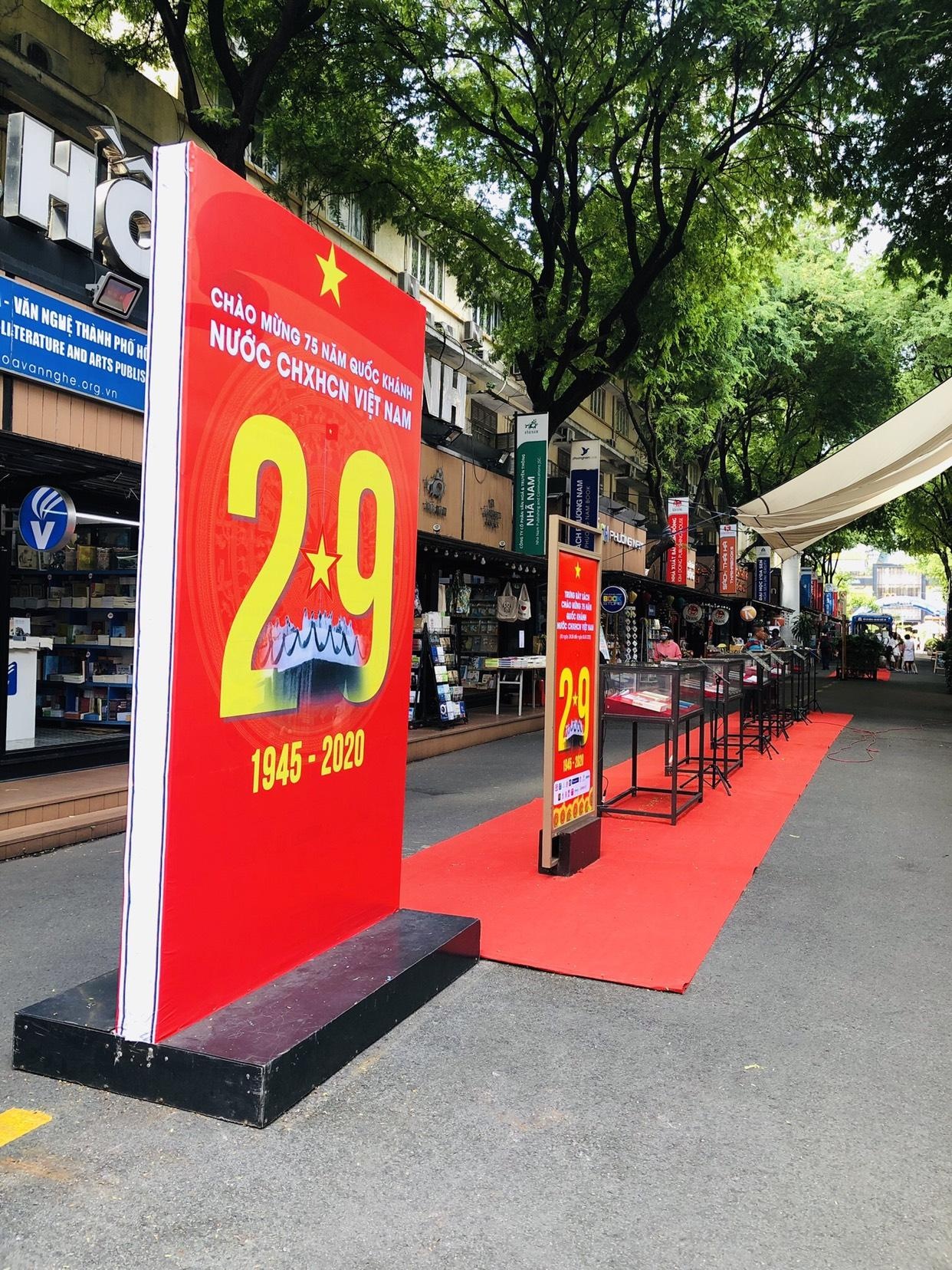 Duong sach mung 2/9 anh 1