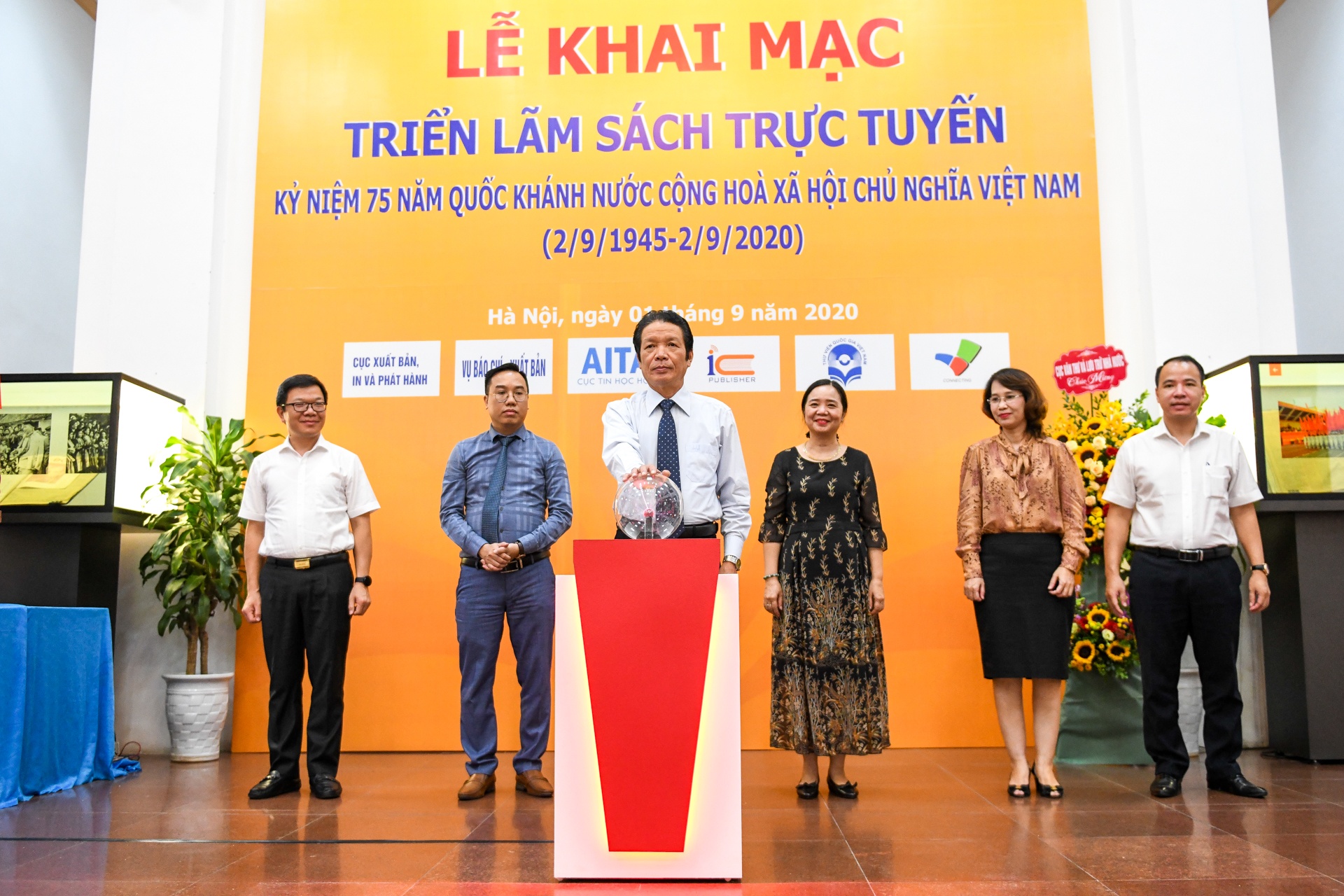 Trien lam sach mung 2/9 anh 1