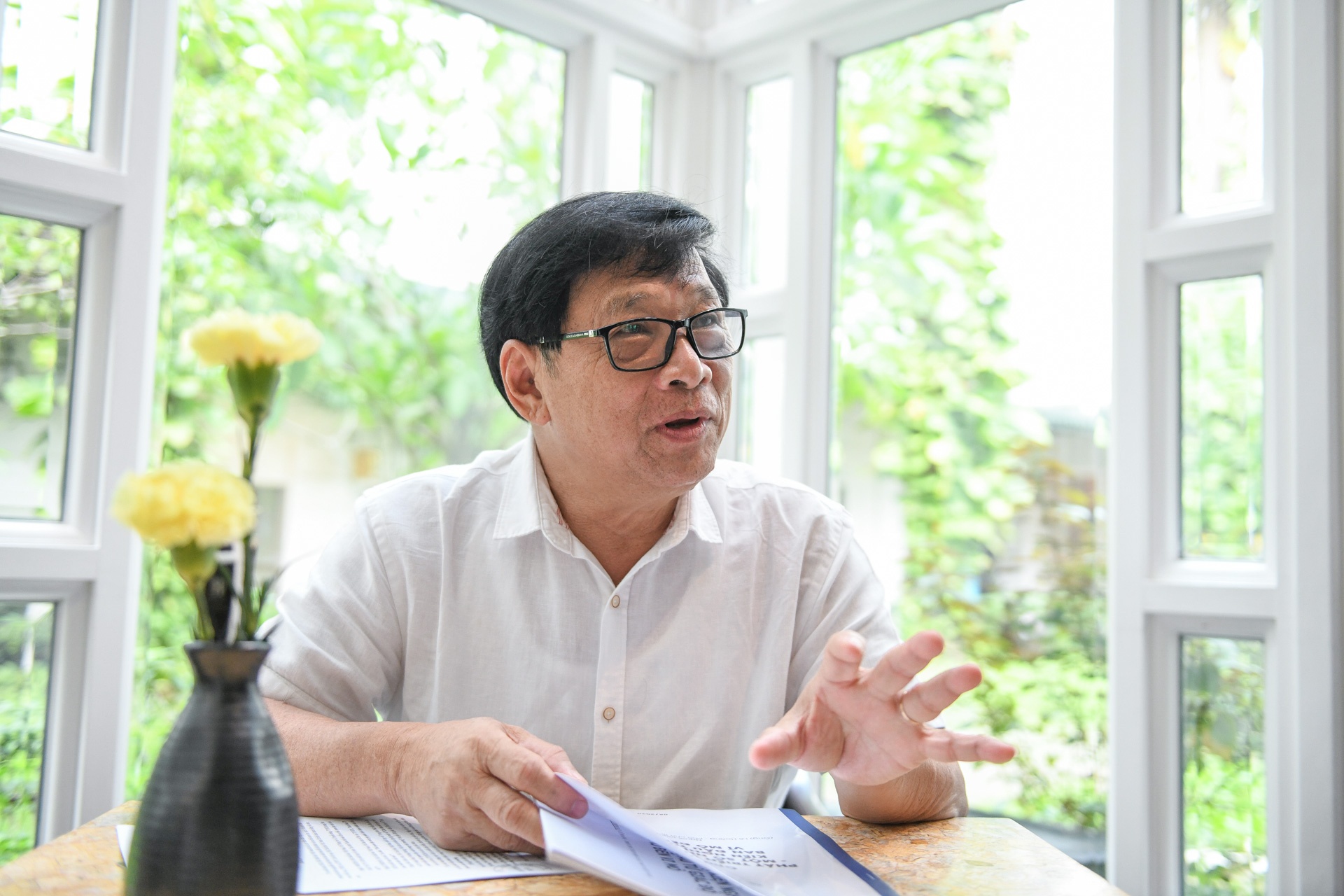 Bien tap vien tham gia thi truong anh 1