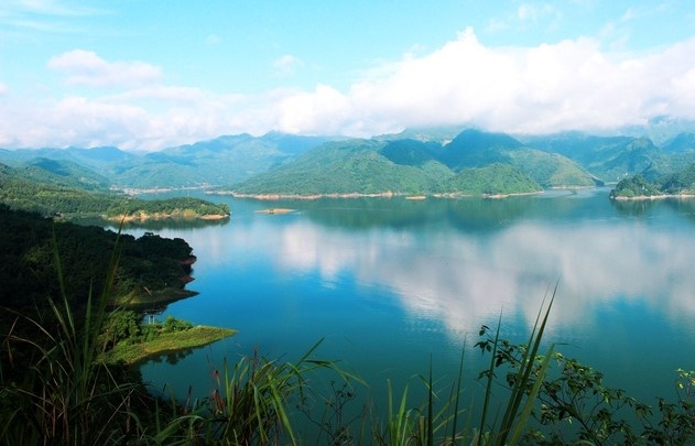 Ba Khan - vien ngoc tho cua nui rung hinh anh