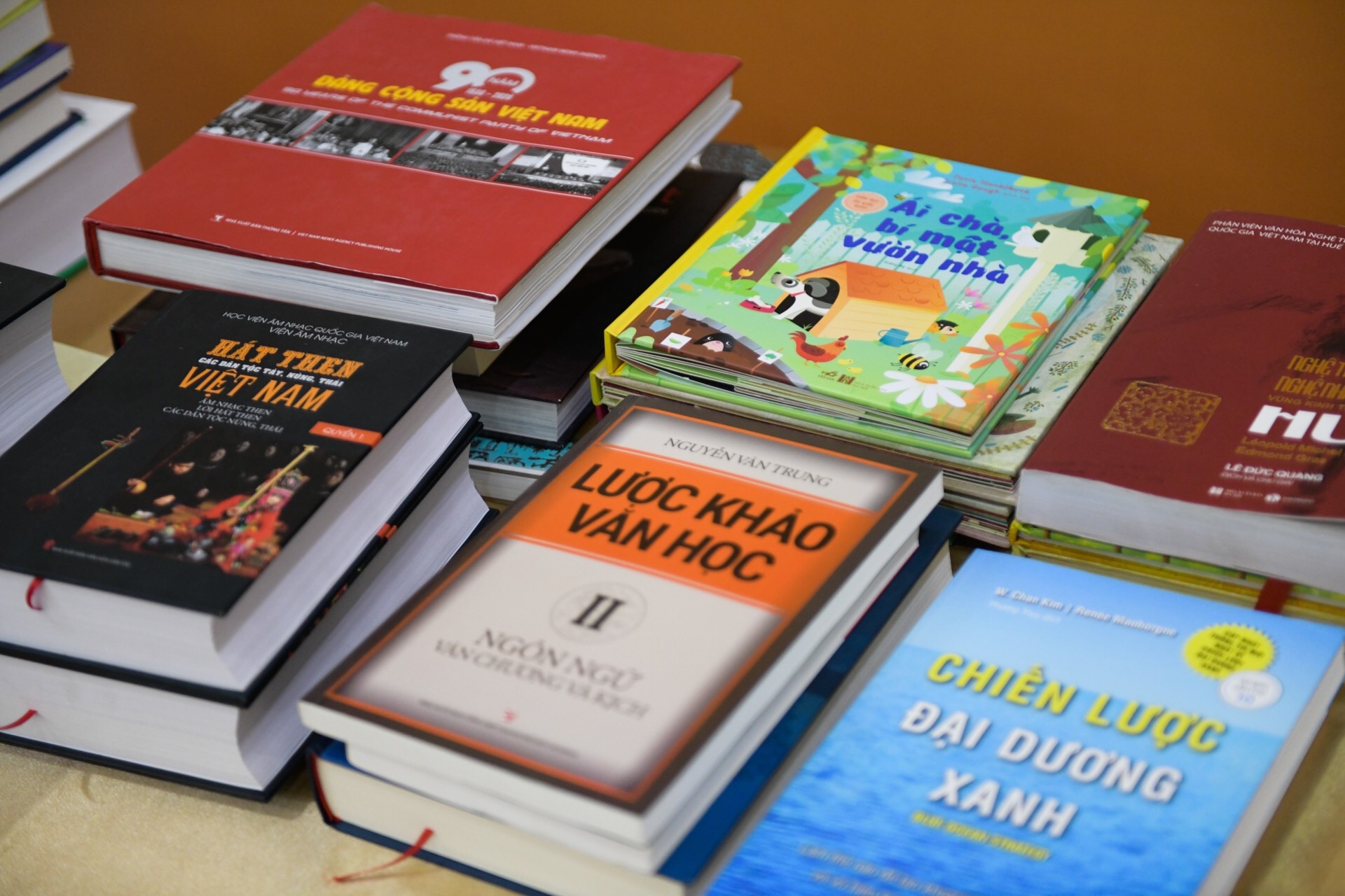 Giai thuong Sach Quoc gia duoc cham theo quy trinh chat che hinh anh