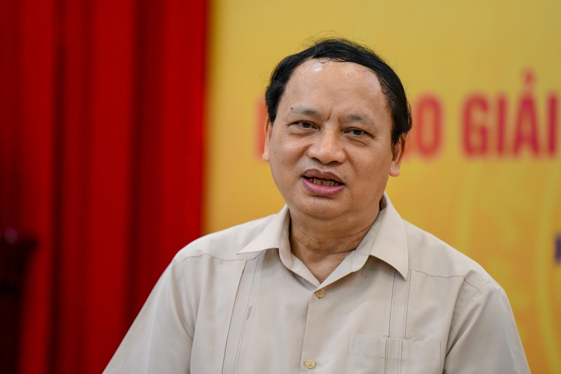 Hop bao Giai thuong Sach Quoc gia anh 2