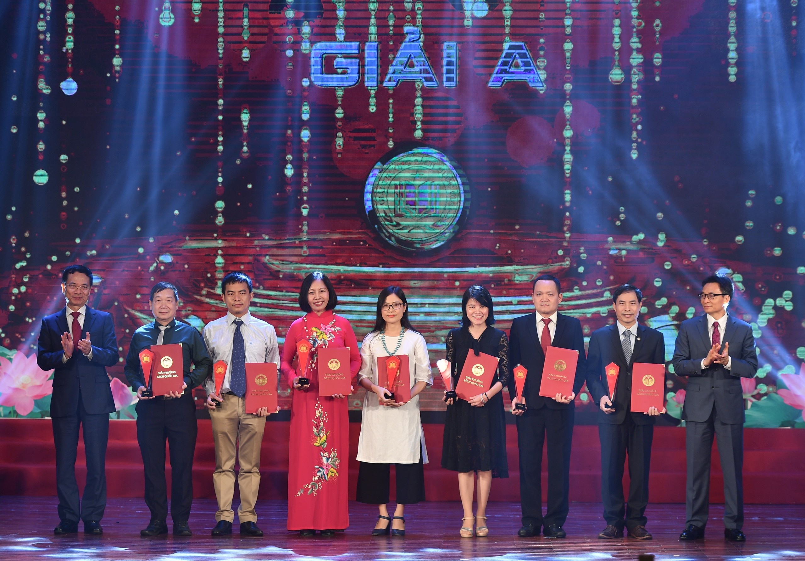 Giai thuong Sach Quoc gia anh 3