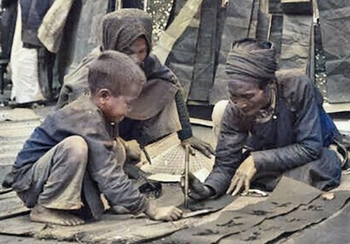 Tinh than 'kho tinh' cua nguoi co chu o Ha Noi xua hinh anh