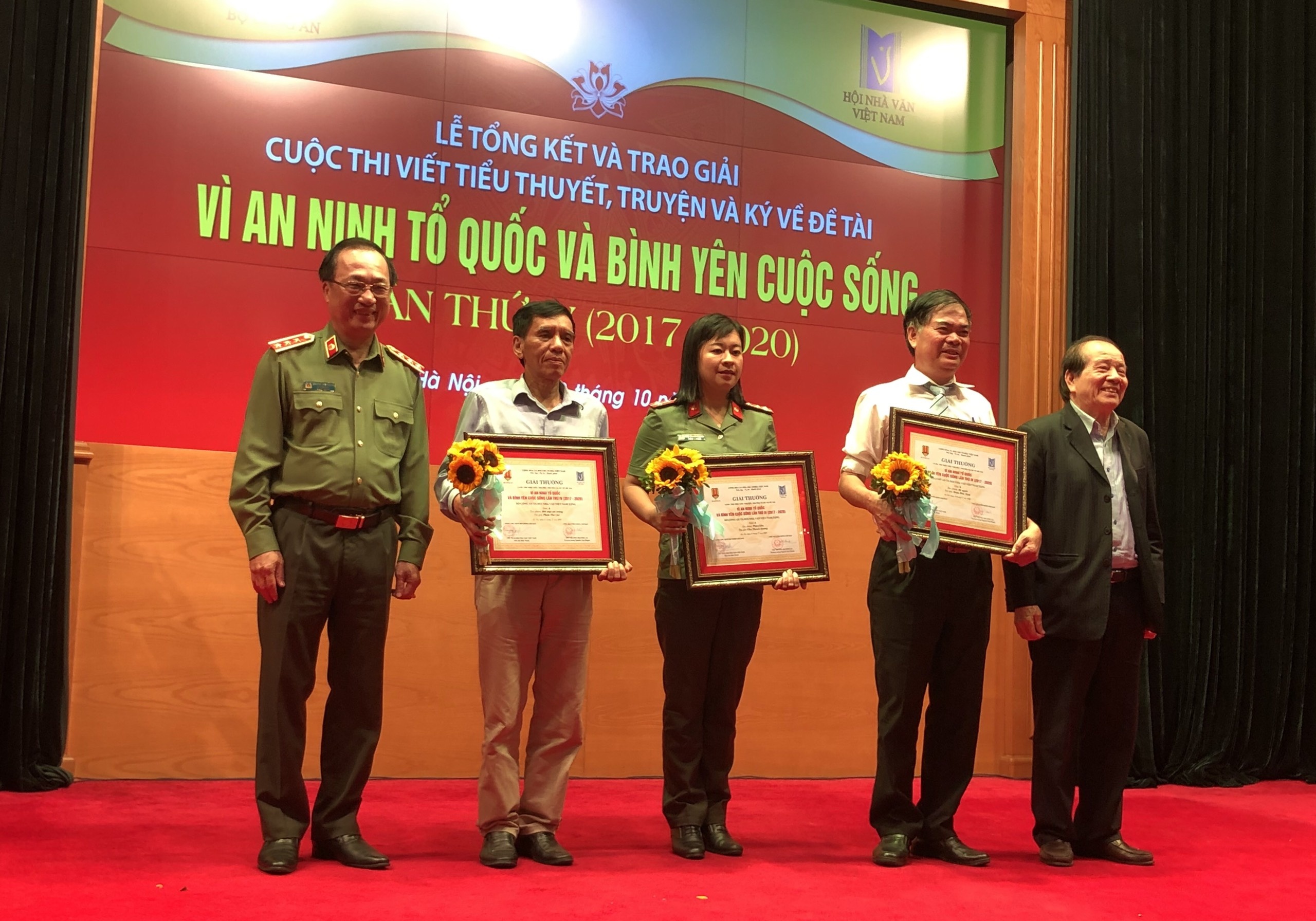 Thi viet Vi an ninh To quoc anh 1