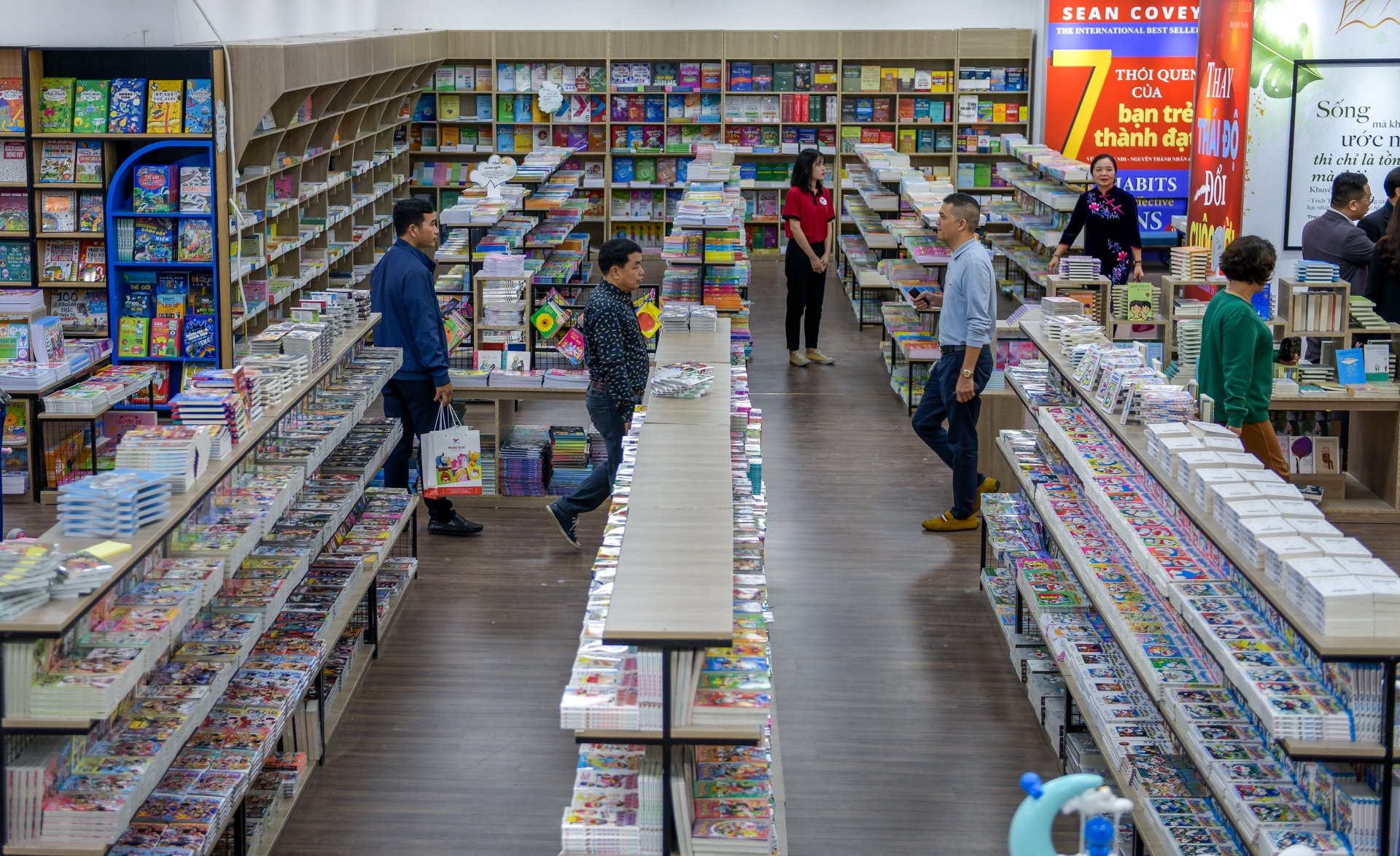 Lanh dao Hoi Xuat ban anh 8