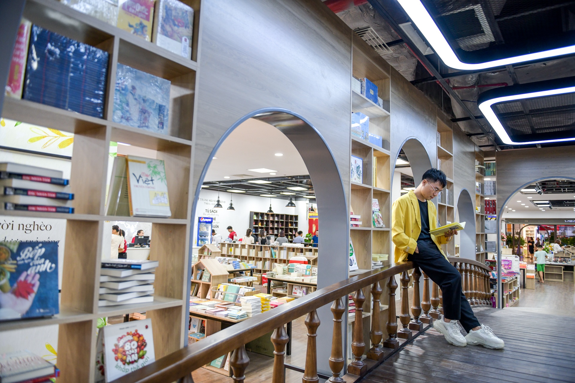 Lanh dao Hoi Xuat ban anh 7