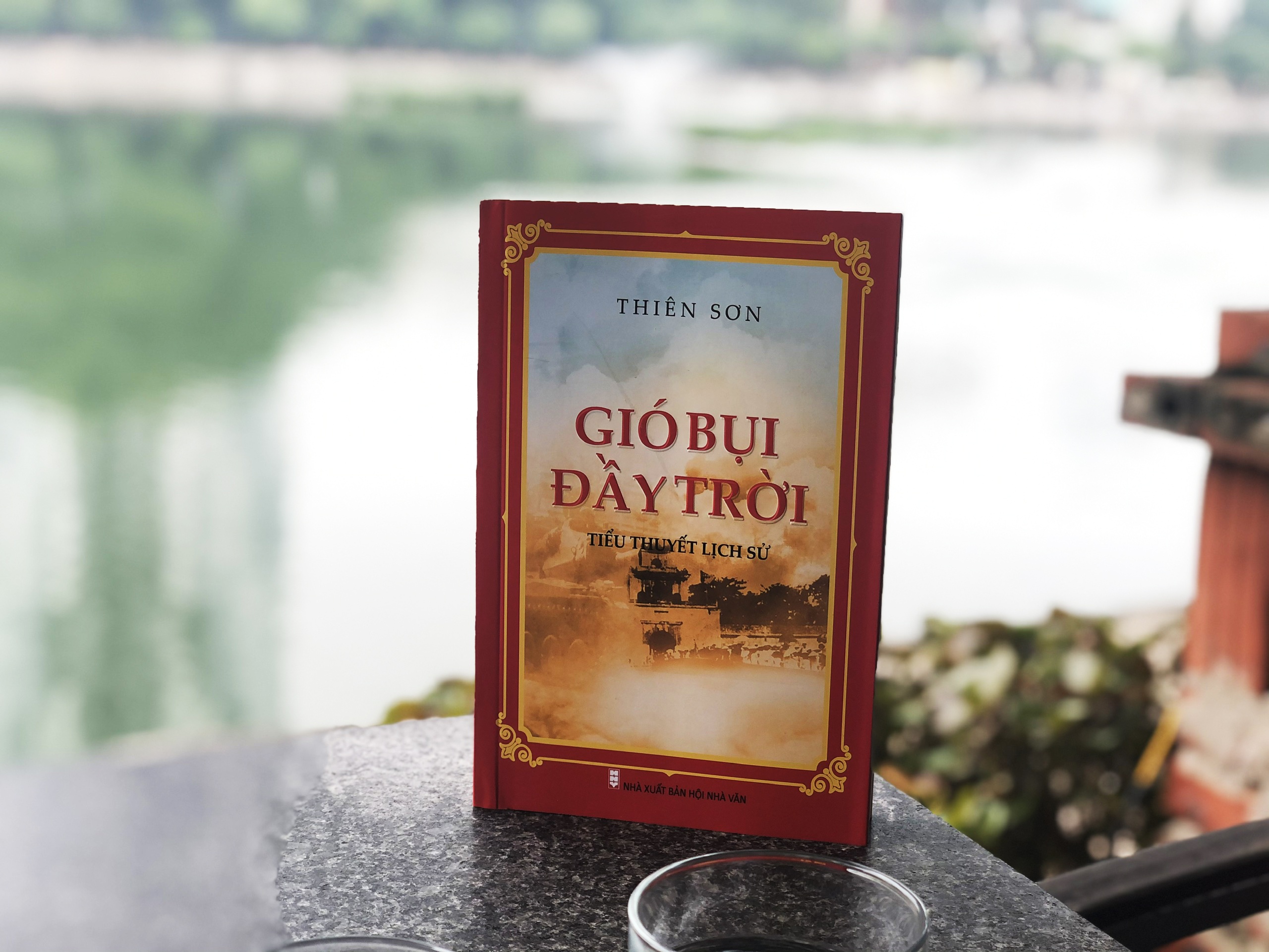 'Khong co tu tuong, tac pham chi la tro giai tri' hinh anh