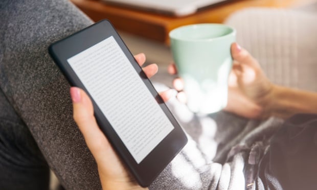 Doanh so sach dien tu tai Anh tang cao hinh anh