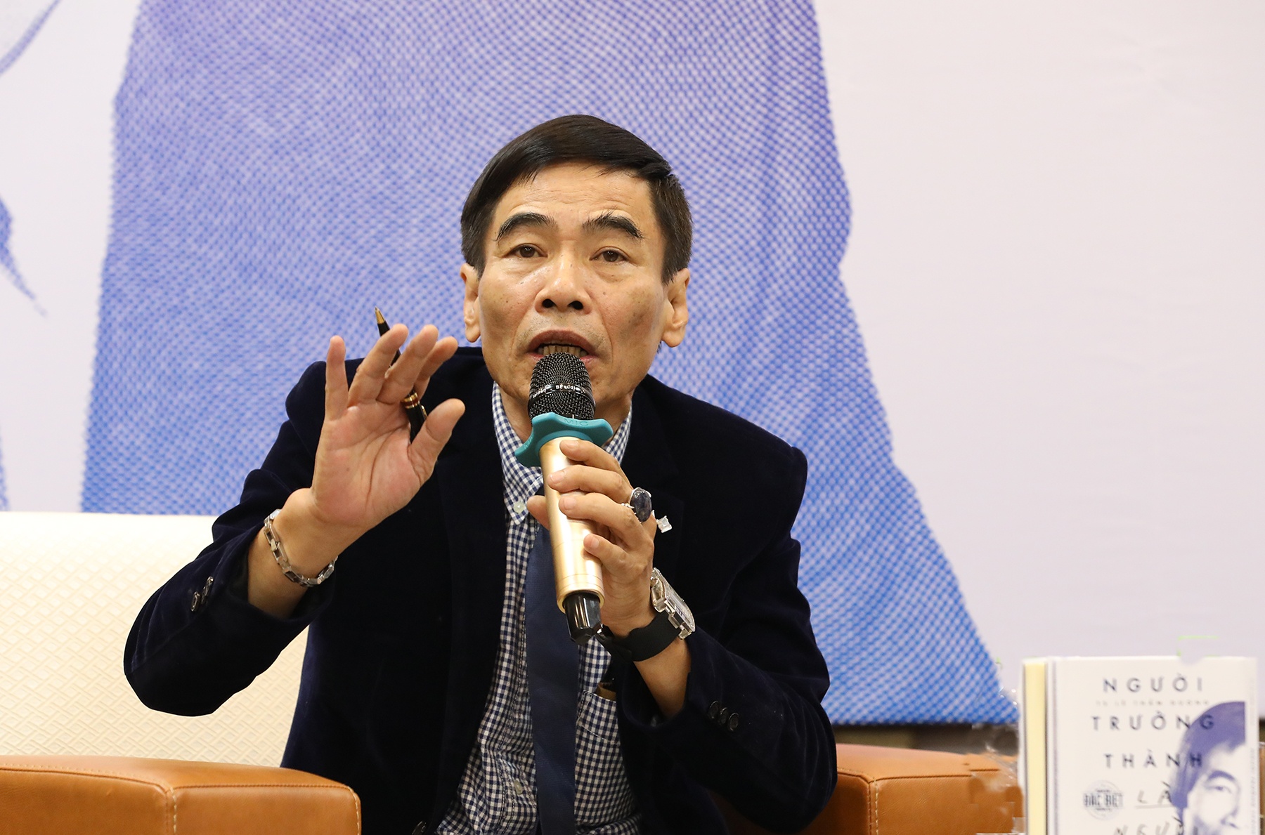 TS Le Tham Duong: 'Thien tai, dich benh day con nguoi biet so' hinh anh