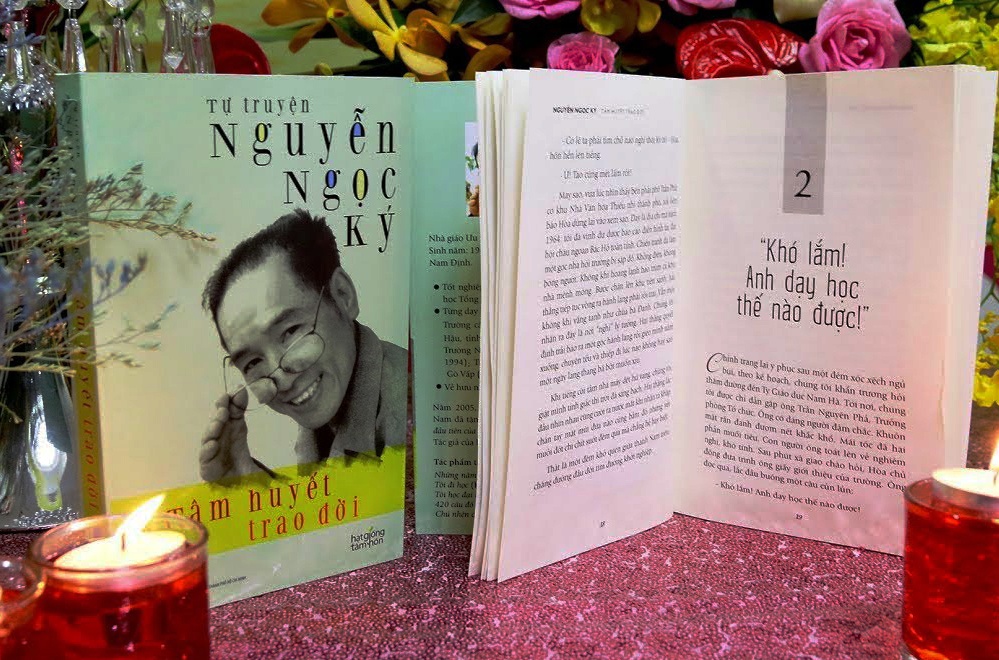 Thay Nguyen Ngoc Ky khich le hoc sinh doc sach hinh anh