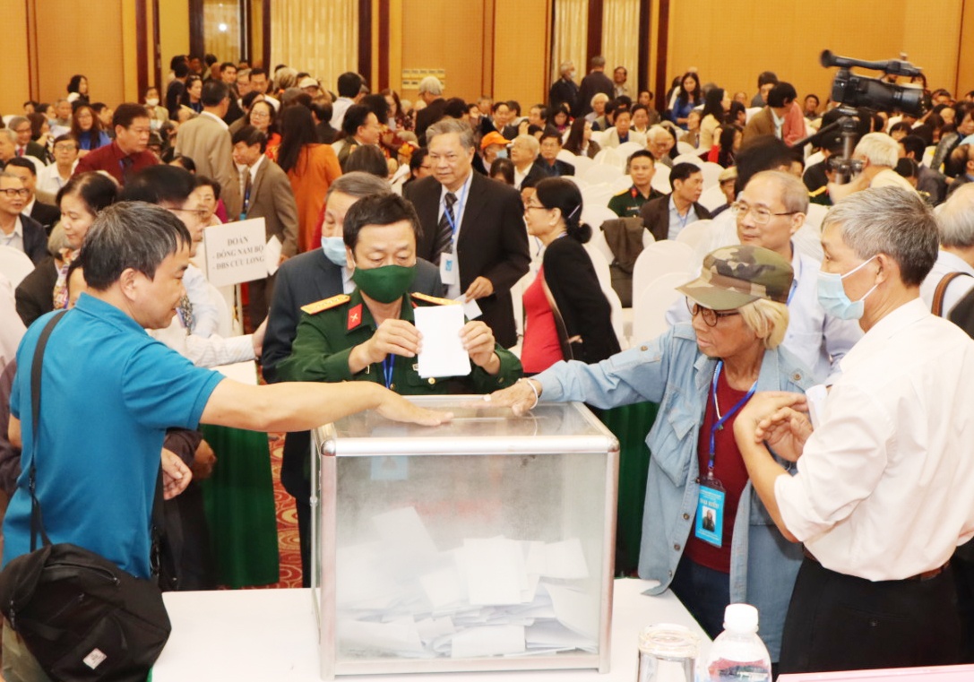 'Thi phan sach van hoc chua duoc cai thien' hinh anh