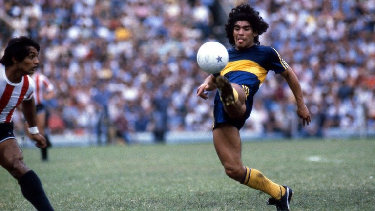 Boca trong trai tim Maradona hinh anh