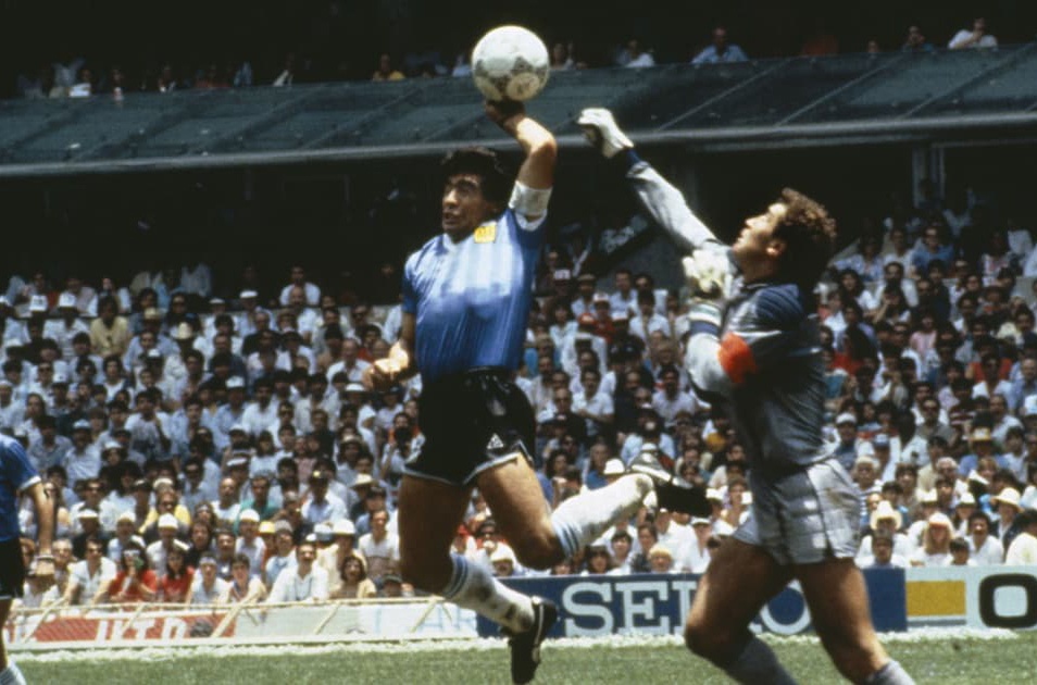 'Ban tay cua Chua' va ban thang the ky cua Maradona hinh anh