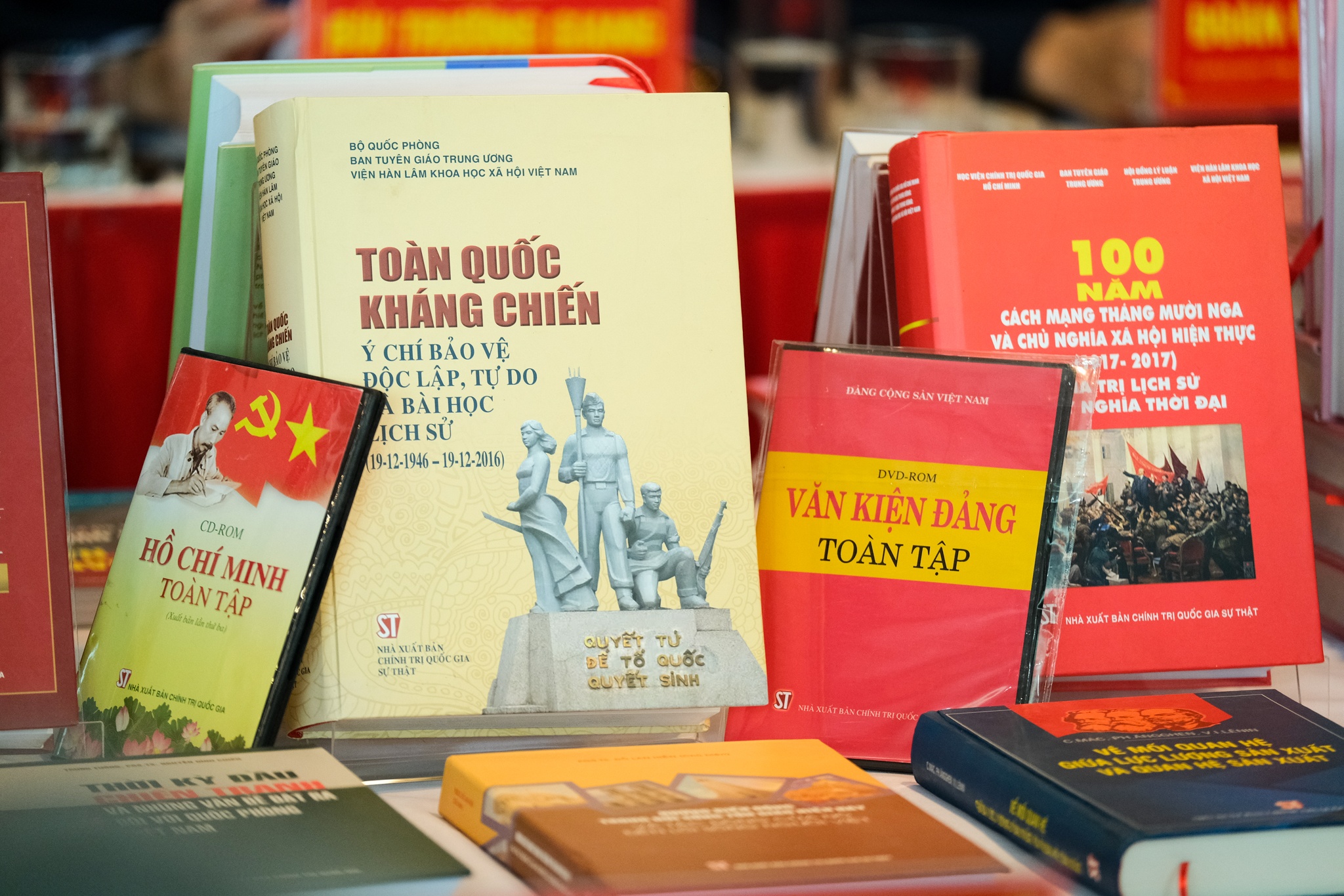 60.000 dau sach ly luan, chinh tri duoc xuat ban trong 10 nam qua hinh anh